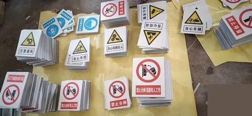 四川广告蘑菇直播APP下载标识标牌如何选材
