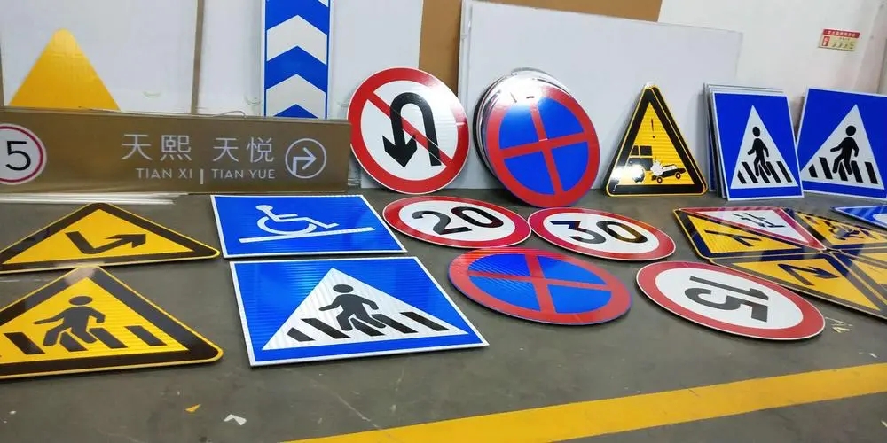 四川广告安装交通指示牌怎么选？
